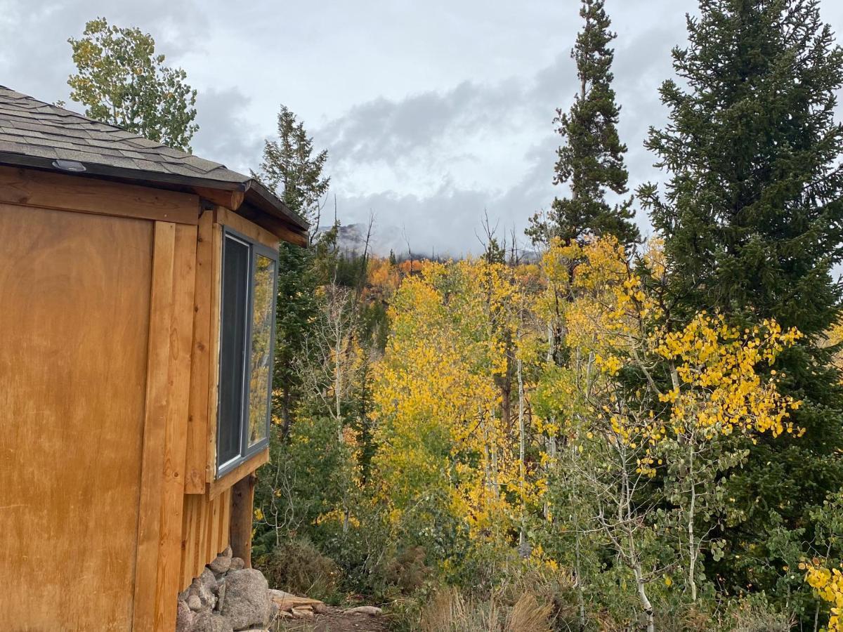 Red-Tail Roundhouse At 22 West Cabins And Recreation Hebron Exterior photo